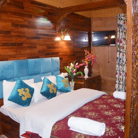 New Lakes Crown Group Of Houseboats Srīnagar Exterior foto