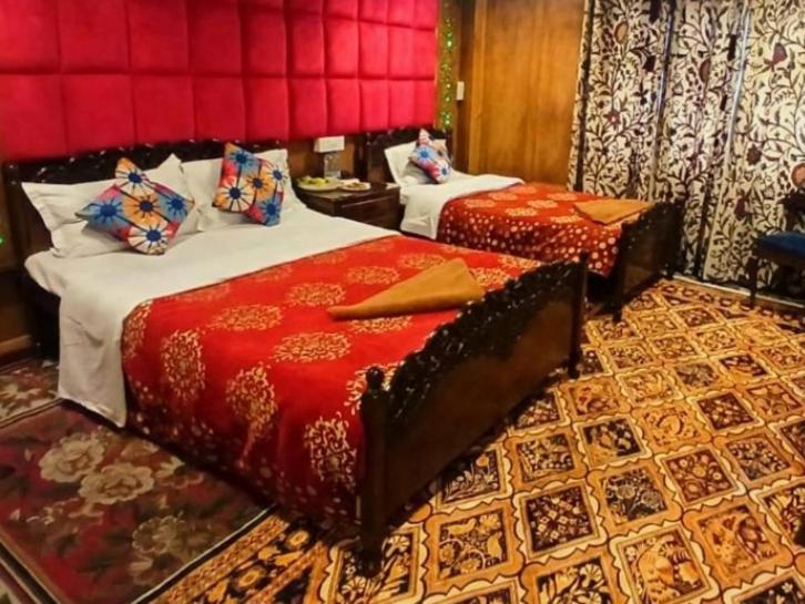 New Lakes Crown Group Of Houseboats Srīnagar Zimmer foto