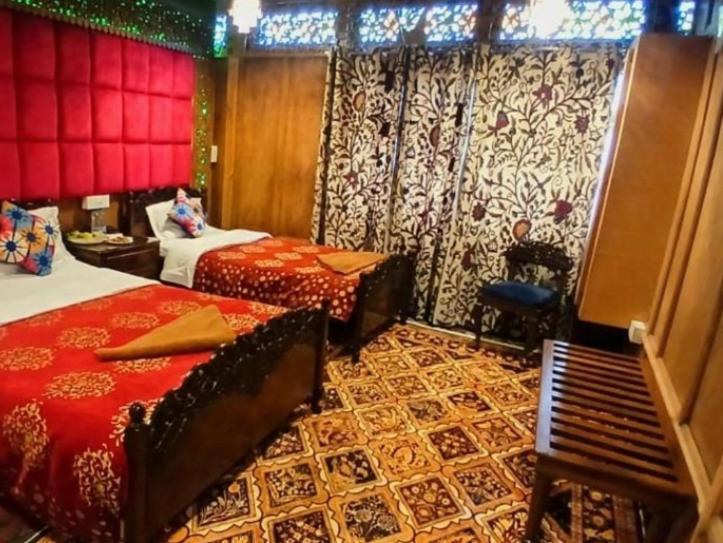 New Lakes Crown Group Of Houseboats Srīnagar Zimmer foto